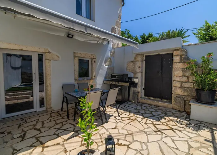 Stone House Zen Дом отдыха Grizane-Belgrad